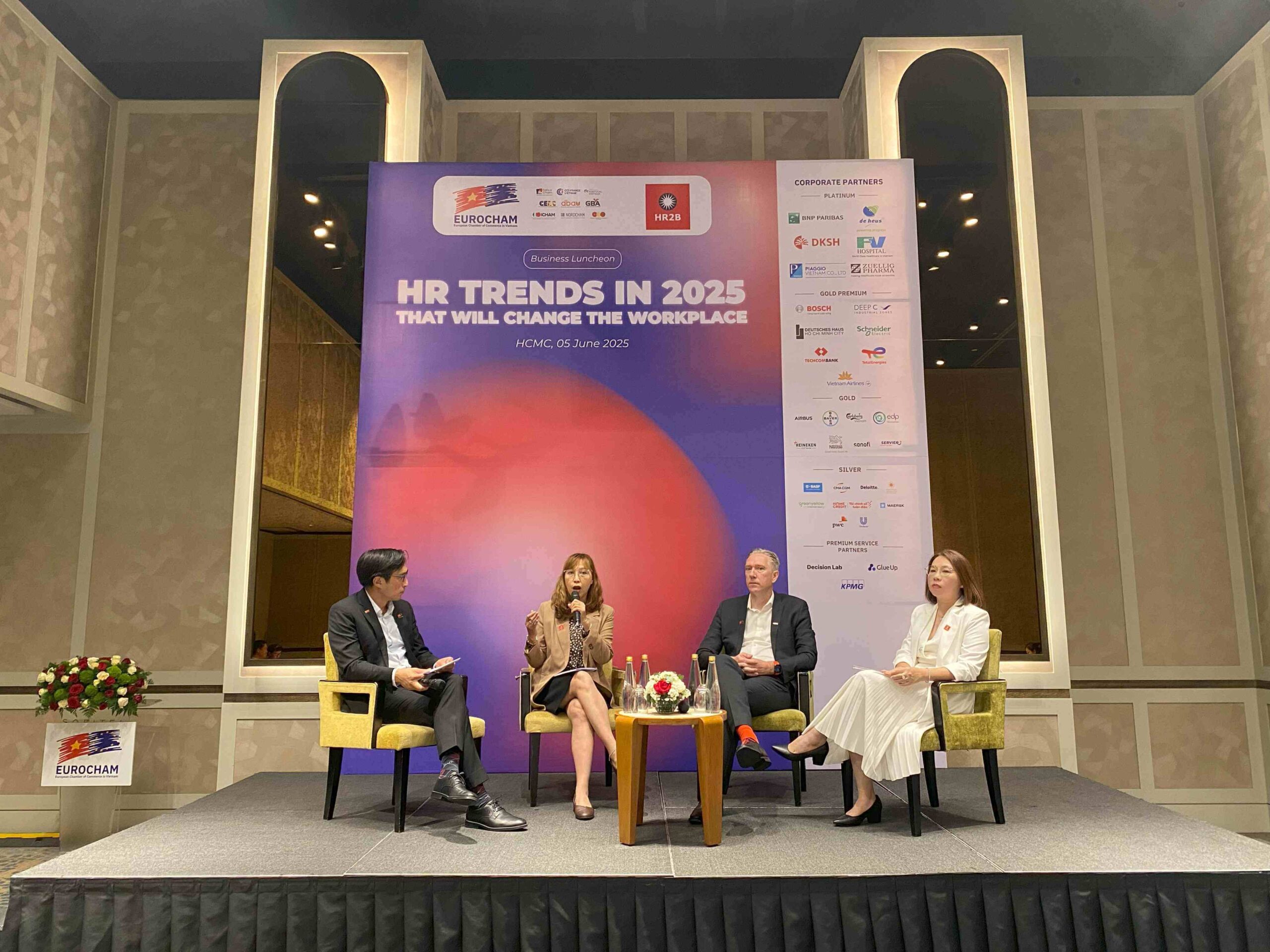 HR2B và EuroCham Vietnam đồng tổ chức sự kiện “Xu hướng Nhân sự 2025 – Thay đổi môi trường làm việc”